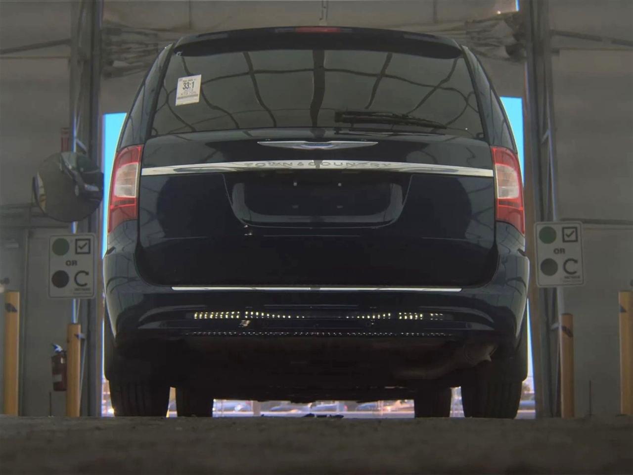 Chrysler Town & Country 4dr Wgn Touring 2013