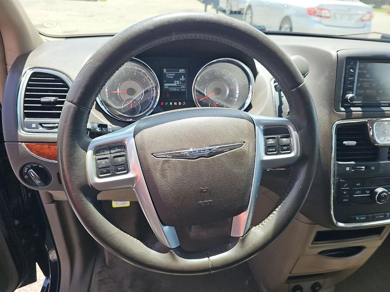 Chrysler Town & Country 4dr Wgn Touring 2013