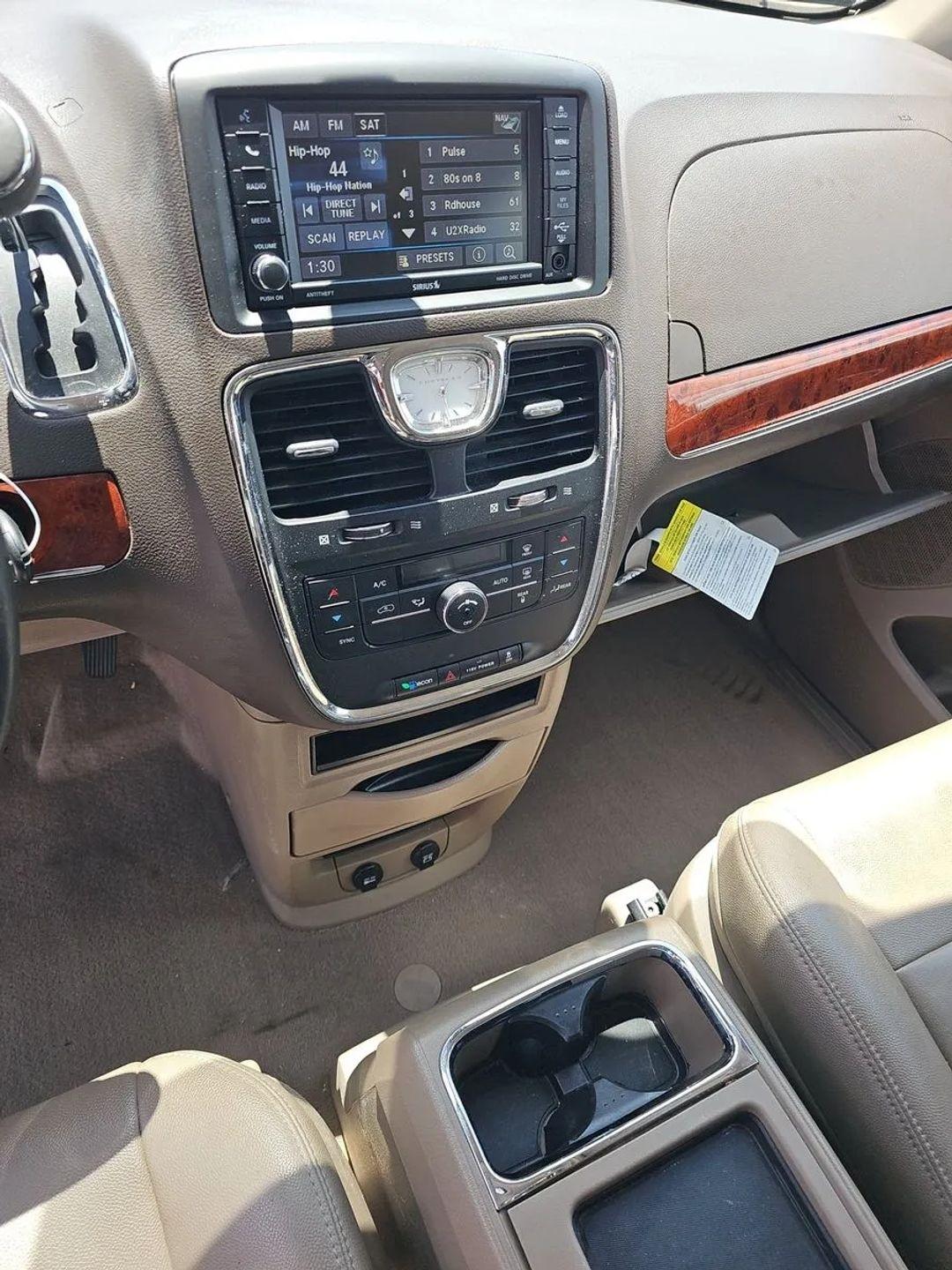 Chrysler Town & Country 4dr Wgn Touring 2013