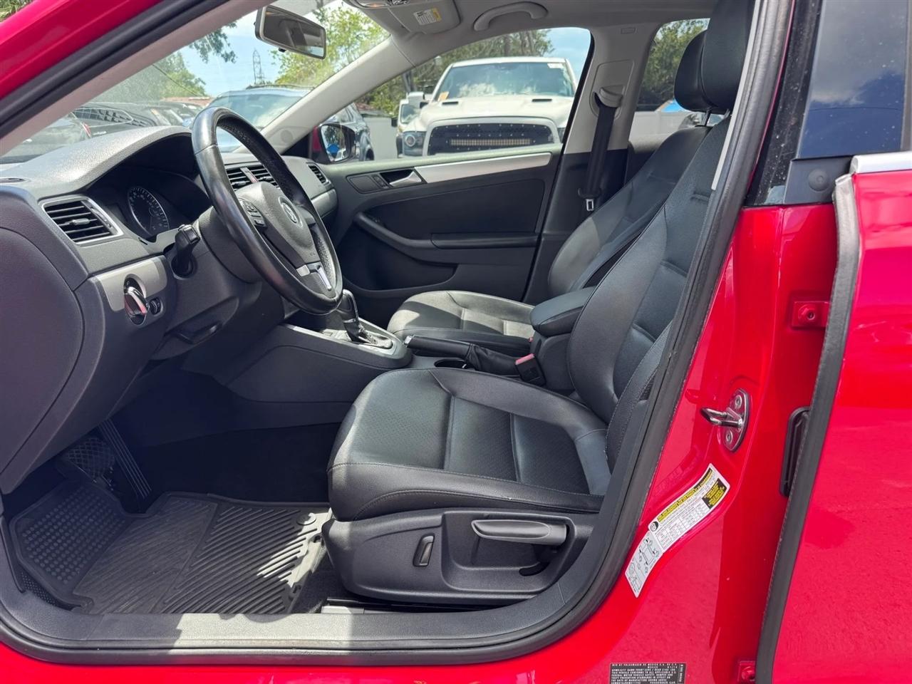 Volkswagen Jetta Sedan 4dr Auto SE 2014