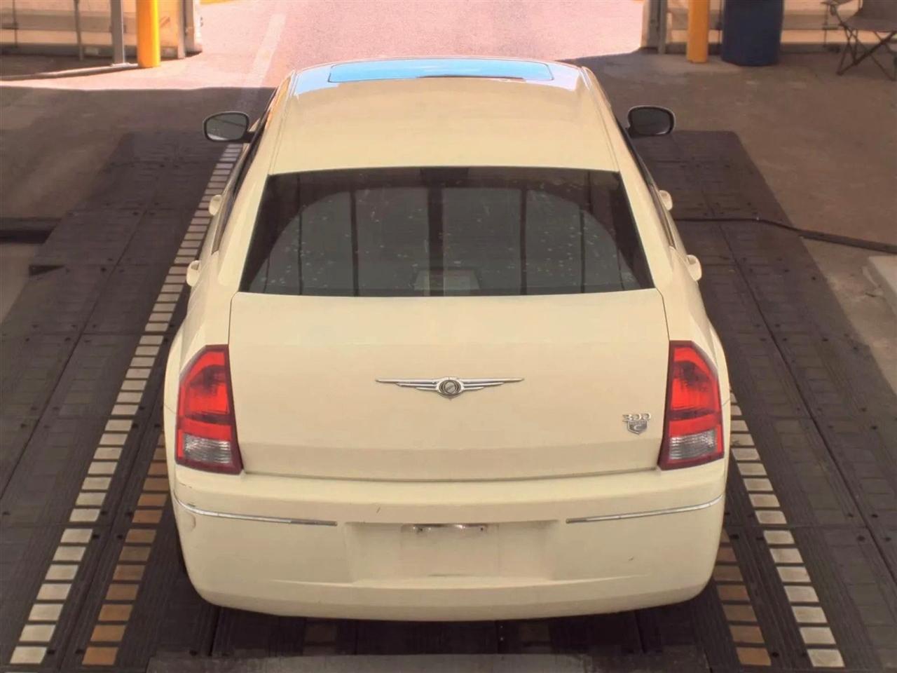 Chrysler 300 4dr Sdn 300 RWD 2007