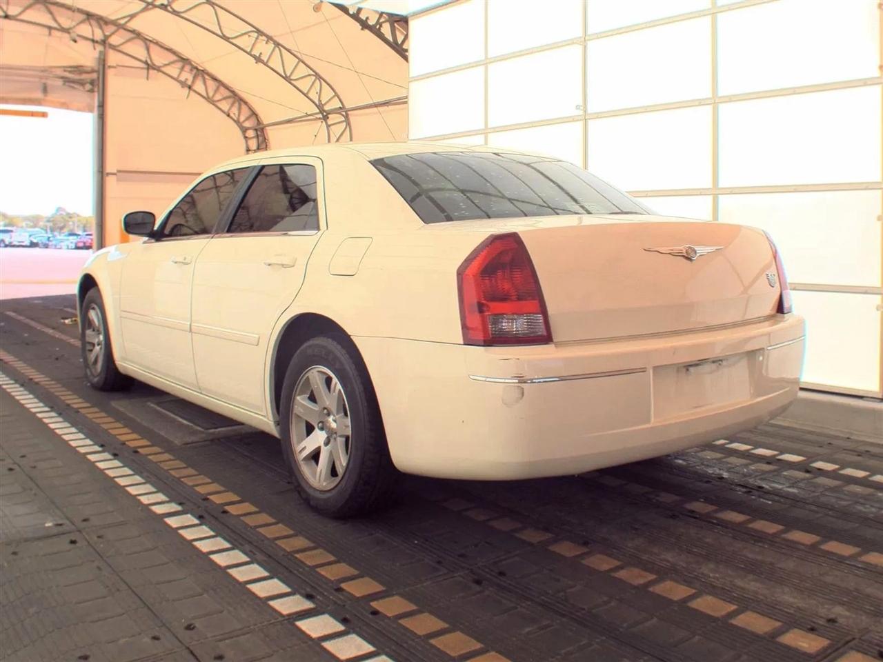 Chrysler 300 4dr Sdn 300 RWD 2007