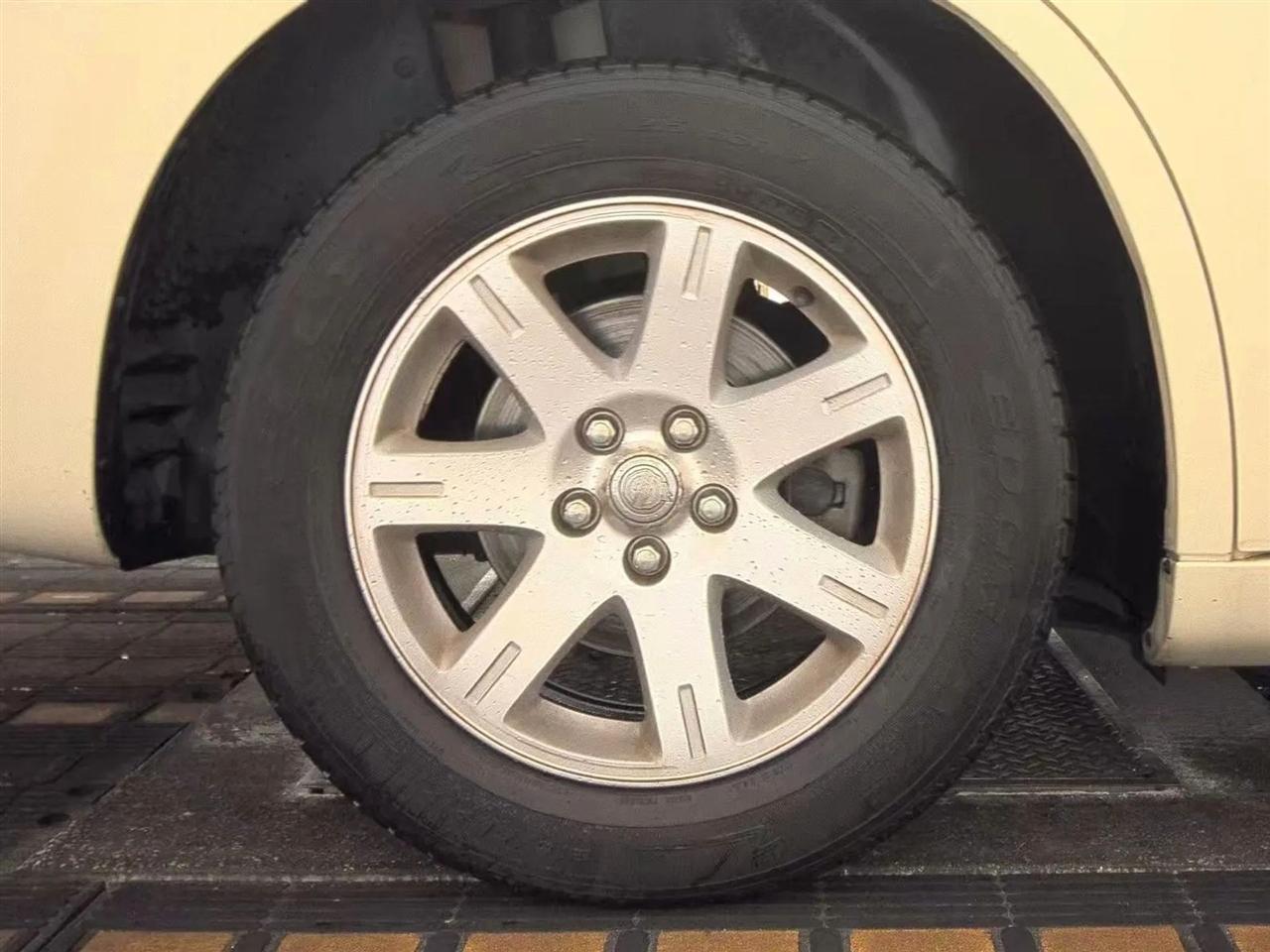 Chrysler 300 4dr Sdn 300 RWD 2007