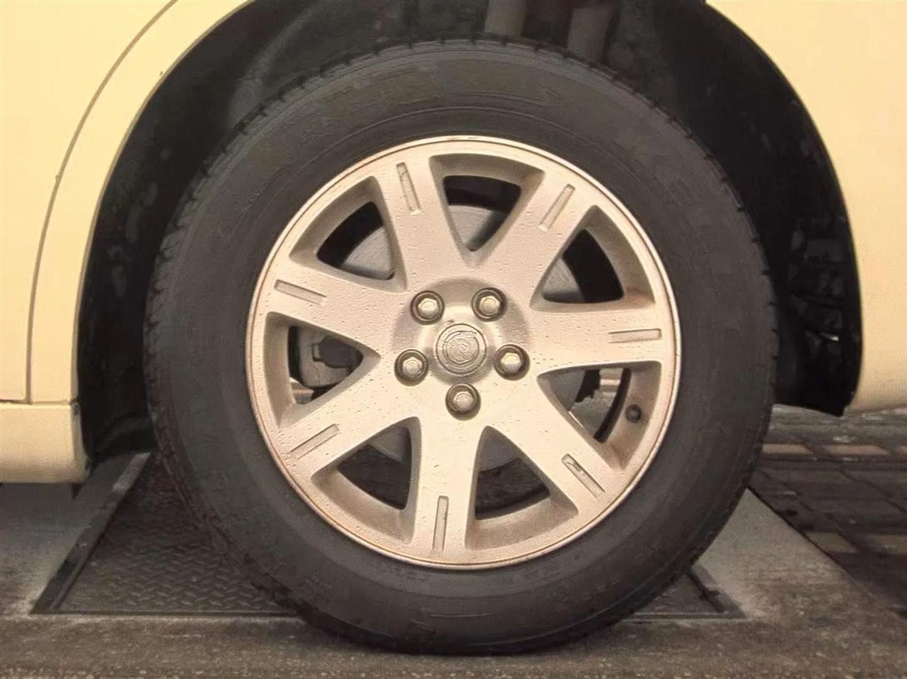 Chrysler 300 4dr Sdn 300 RWD 2007