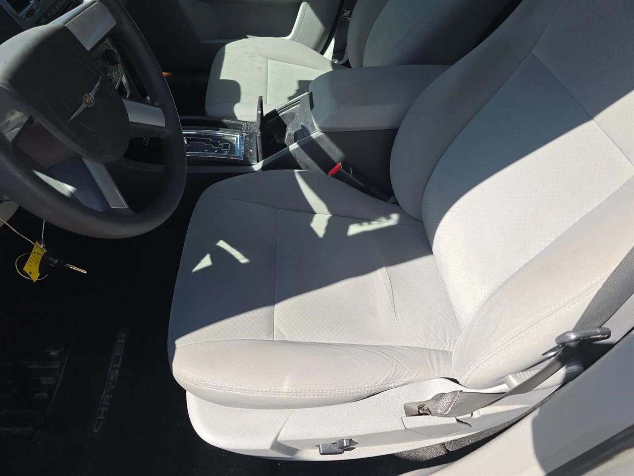 Chrysler 300 4dr Sdn 300 RWD 2007