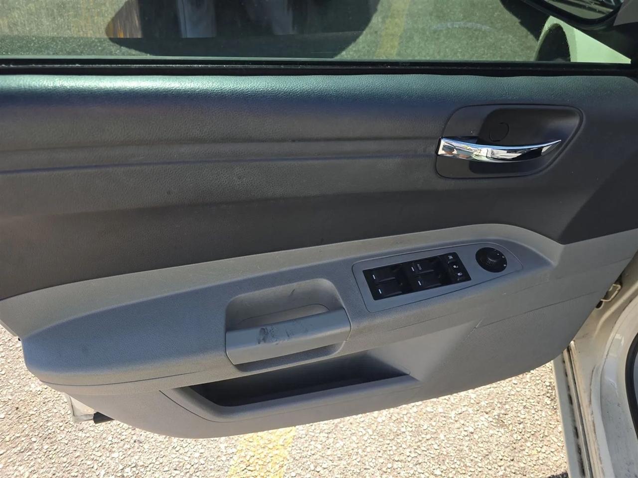 Chrysler 300 4dr Sdn 300 RWD 2007