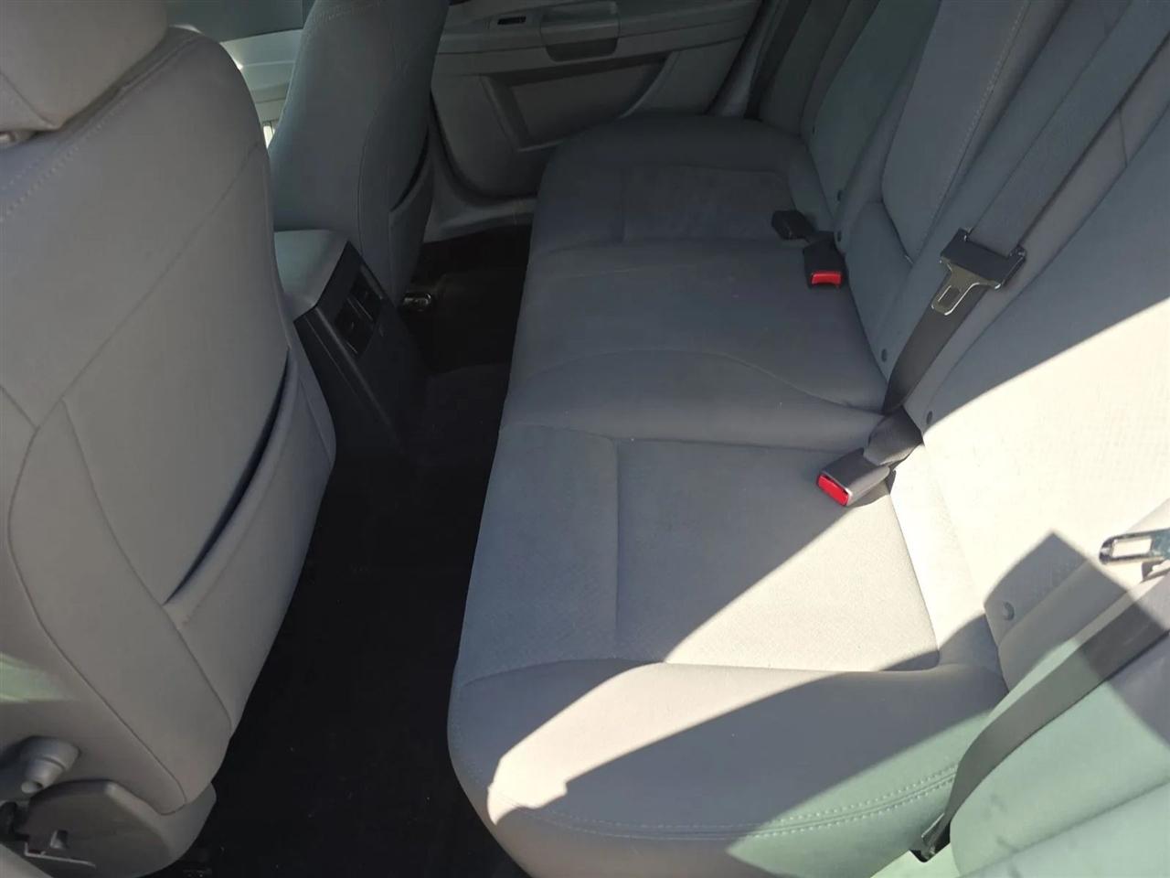 Chrysler 300 4dr Sdn 300 RWD 2007