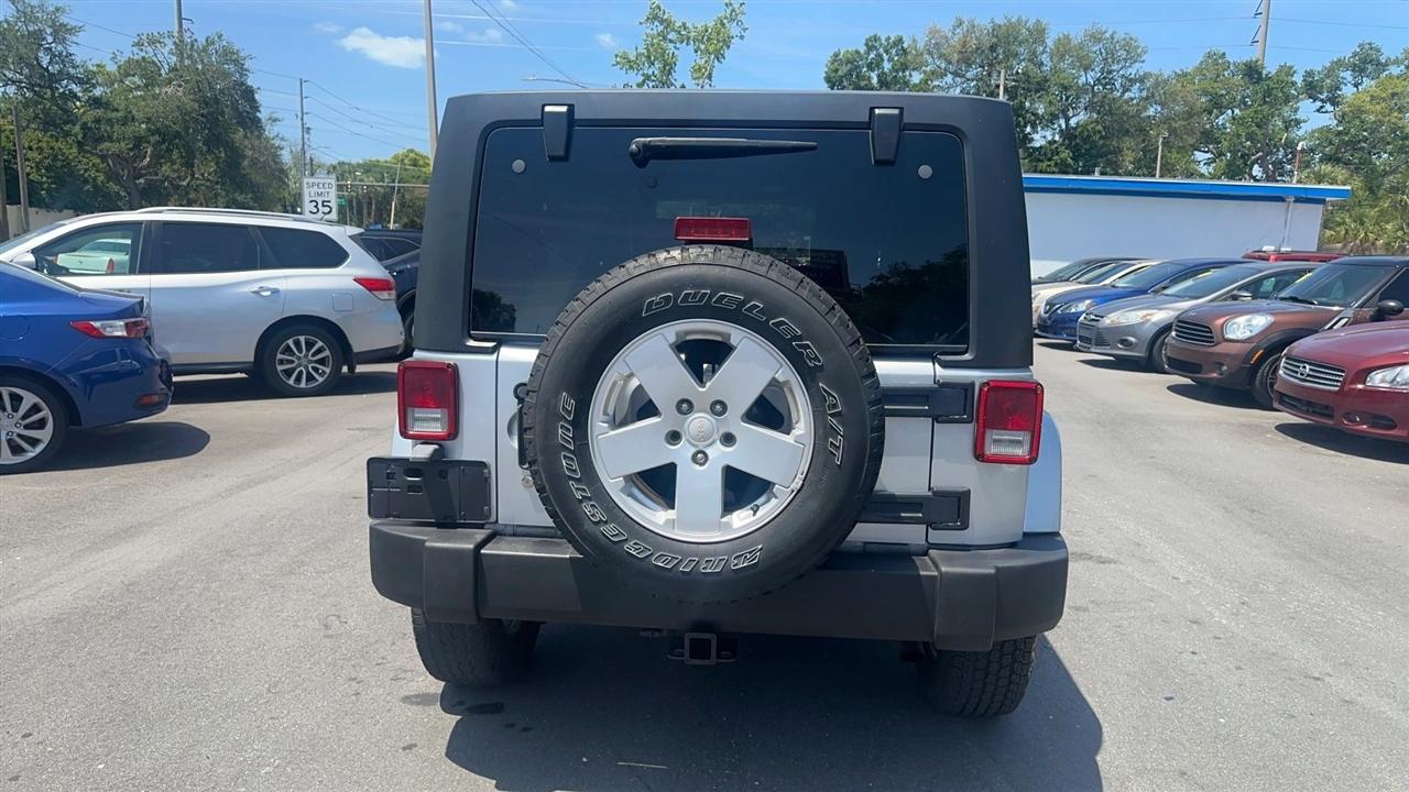 Jeep Wrangler 4WD 4dr Unlimited Sahara 2007