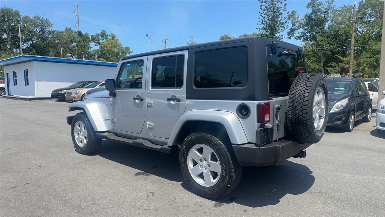 Jeep Wrangler 4WD 4dr Unlimited Sahara 2007