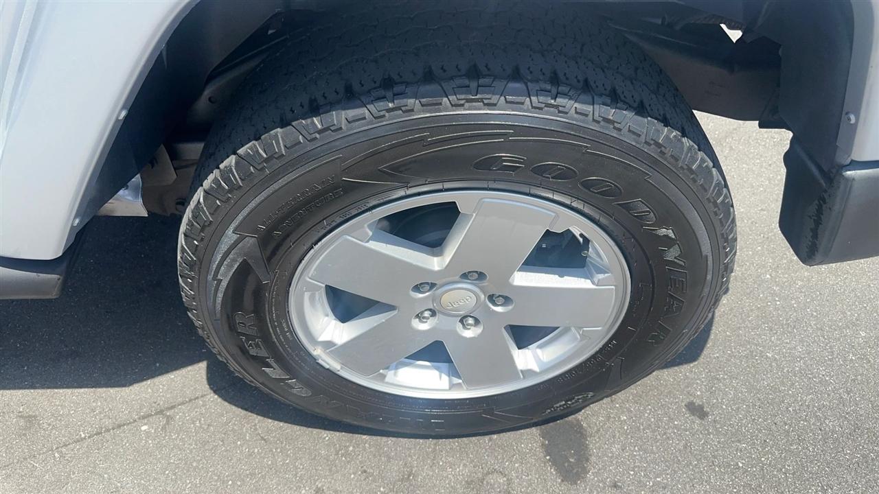 Jeep Wrangler 4WD 4dr Unlimited Sahara 2007