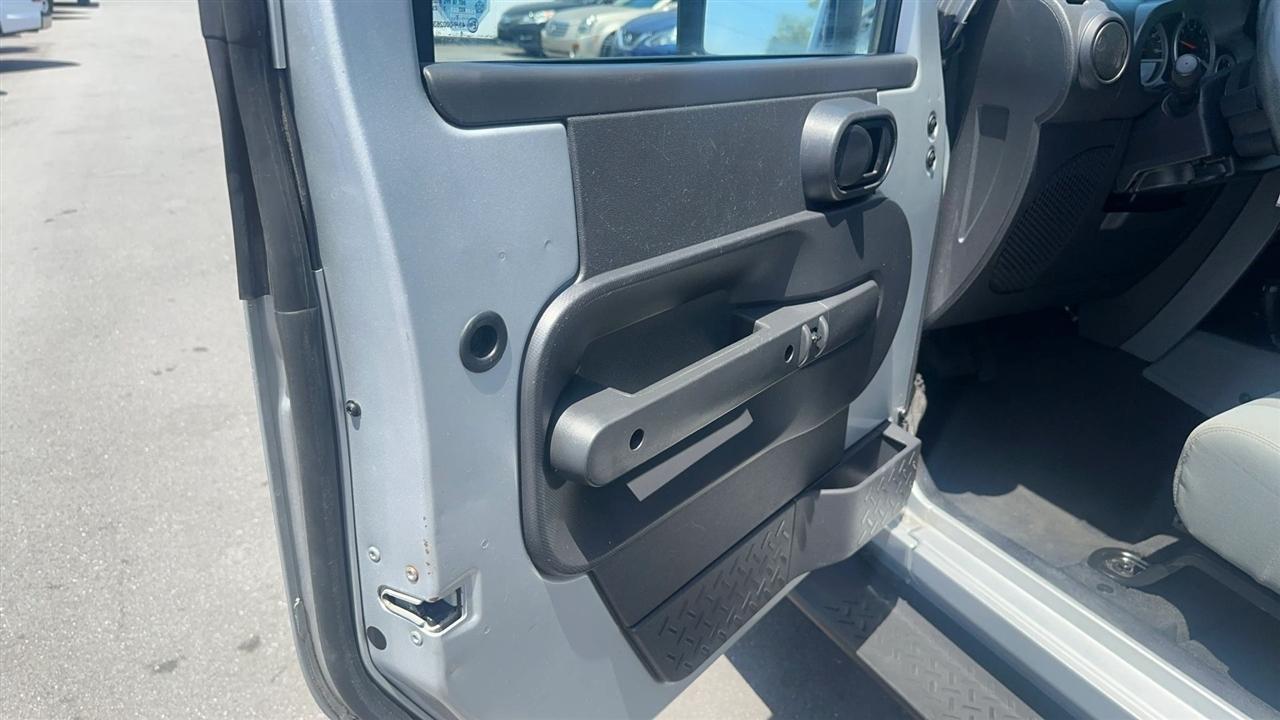 Jeep Wrangler 4WD 4dr Unlimited Sahara 2007