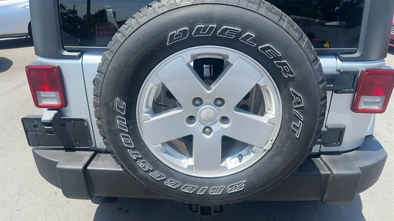 Jeep Wrangler 4WD 4dr Unlimited Sahara 2007