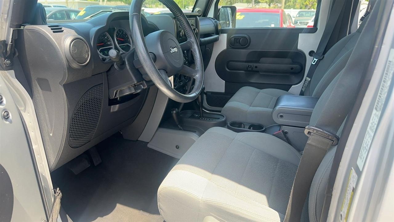 Jeep Wrangler 4WD 4dr Unlimited Sahara 2007