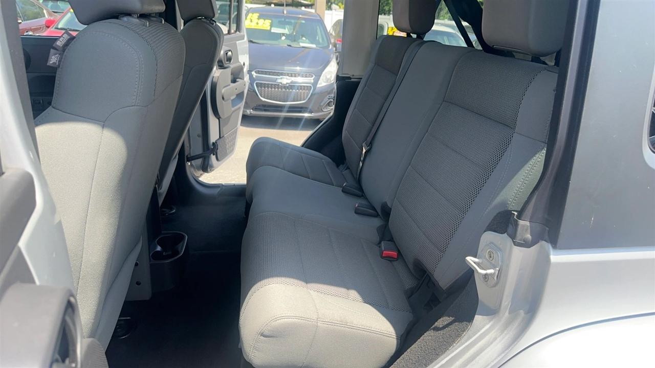 Jeep Wrangler 4WD 4dr Unlimited Sahara 2007