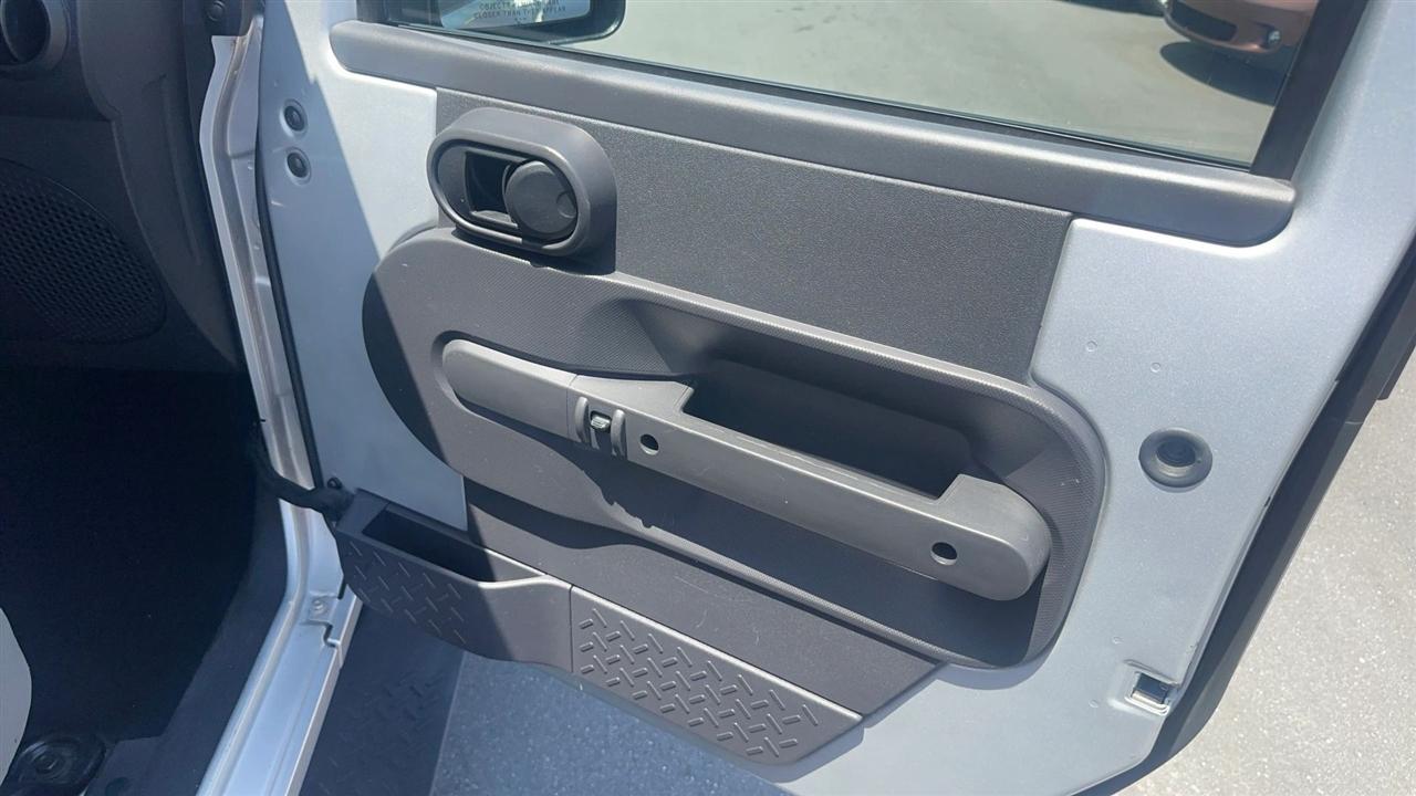 Jeep Wrangler 4WD 4dr Unlimited Sahara 2007