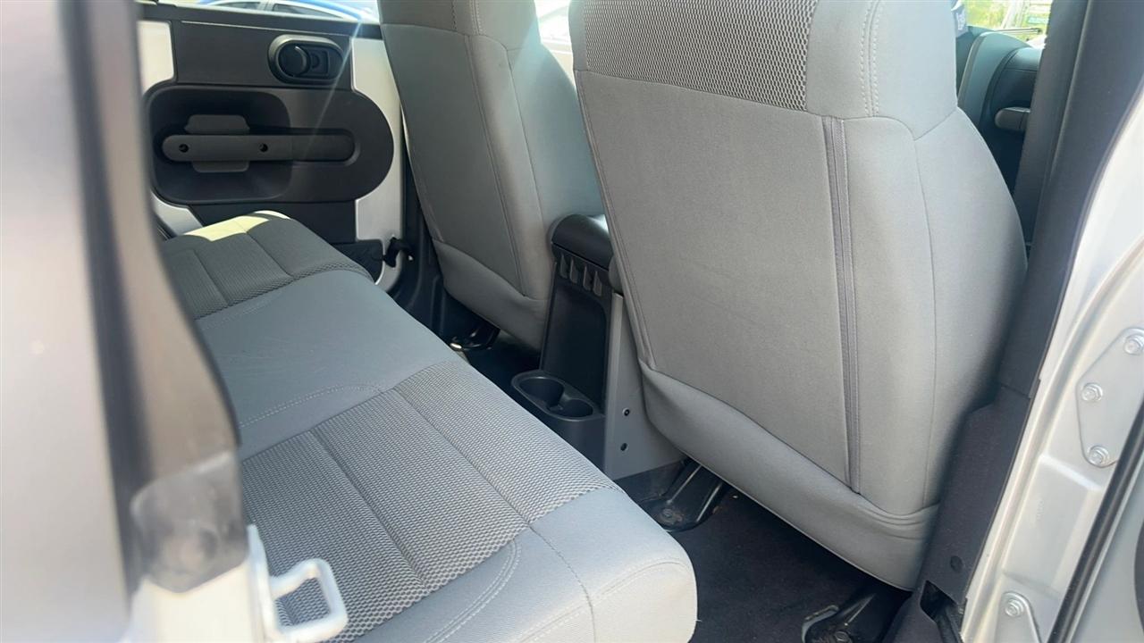 Jeep Wrangler 4WD 4dr Unlimited Sahara 2007