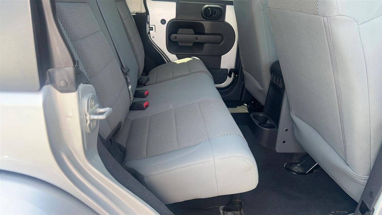 Jeep Wrangler 4WD 4dr Unlimited Sahara 2007