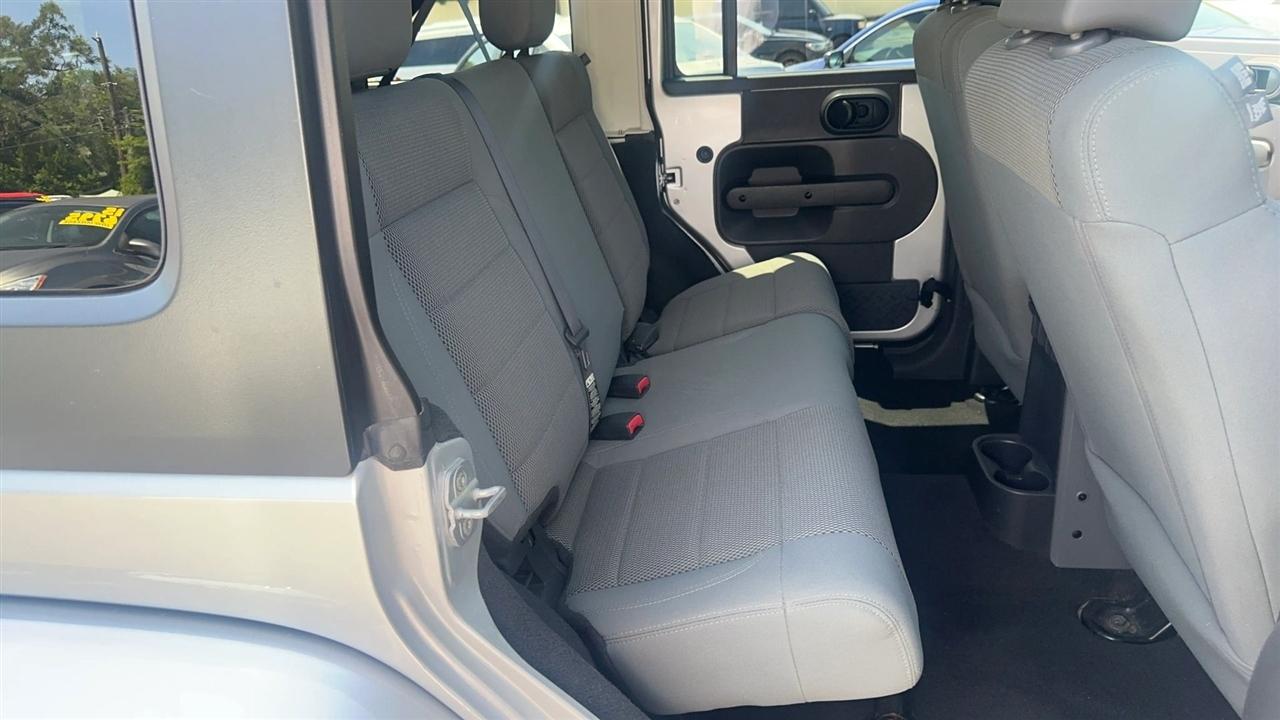 Jeep Wrangler 4WD 4dr Unlimited Sahara 2007