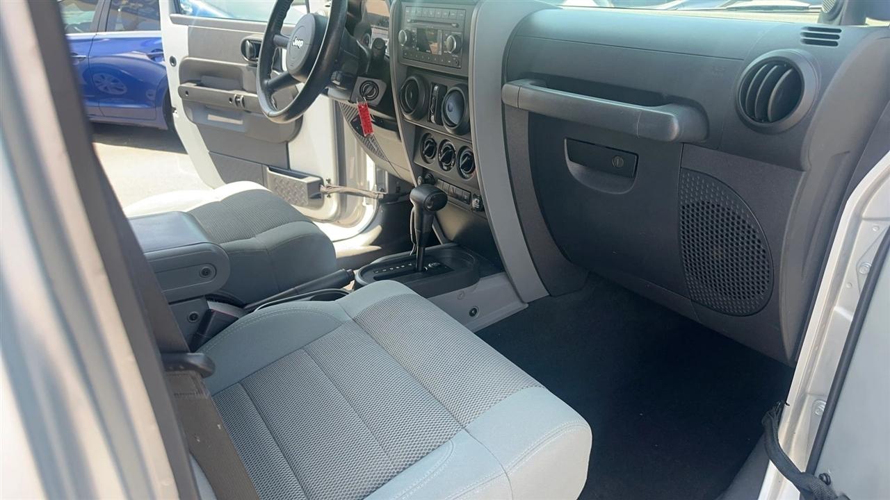 Jeep Wrangler 4WD 4dr Unlimited Sahara 2007