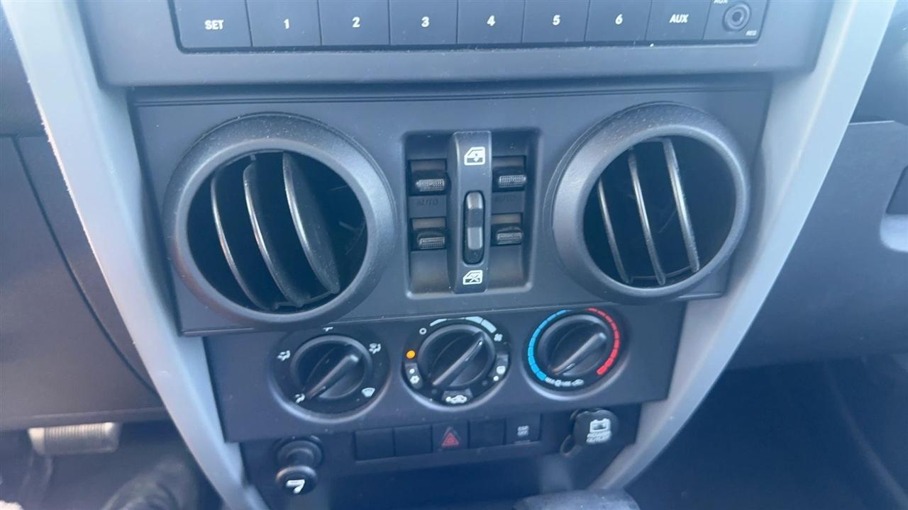 Jeep Wrangler 4WD 4dr Unlimited Sahara 2007