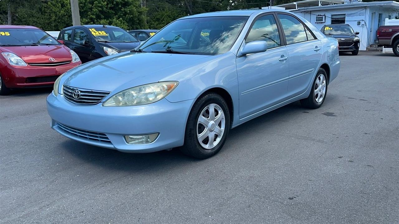 Toyota Camry 4dr Sdn XLE Auto (Natl) 2005