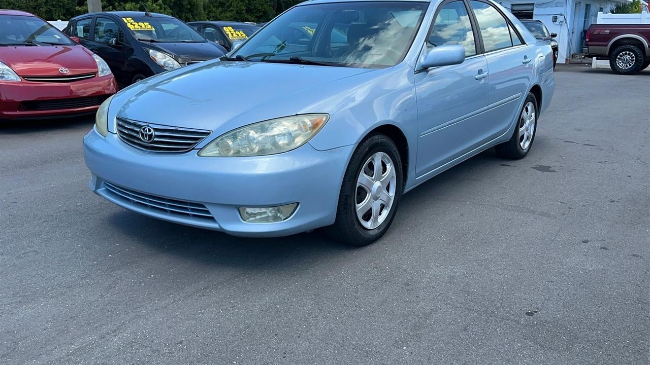 Toyota Camry 4dr Sdn XLE Auto (Natl) 2005