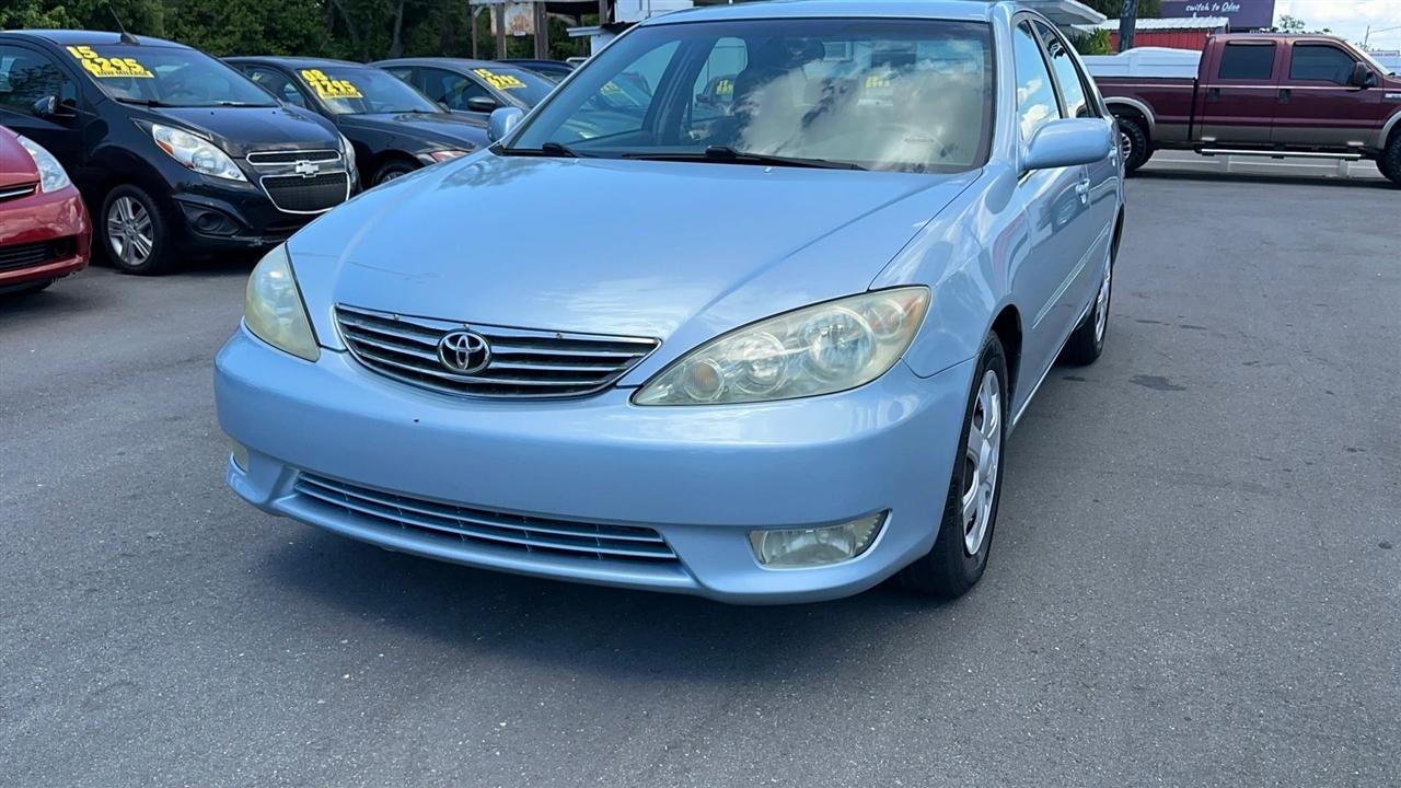 Toyota Camry 4dr Sdn XLE Auto (Natl) 2005