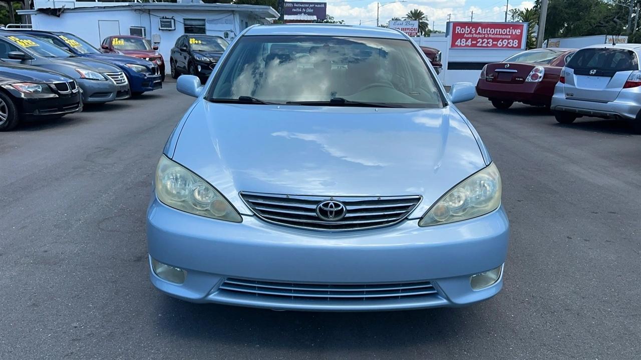Toyota Camry 4dr Sdn XLE Auto (Natl) 2005