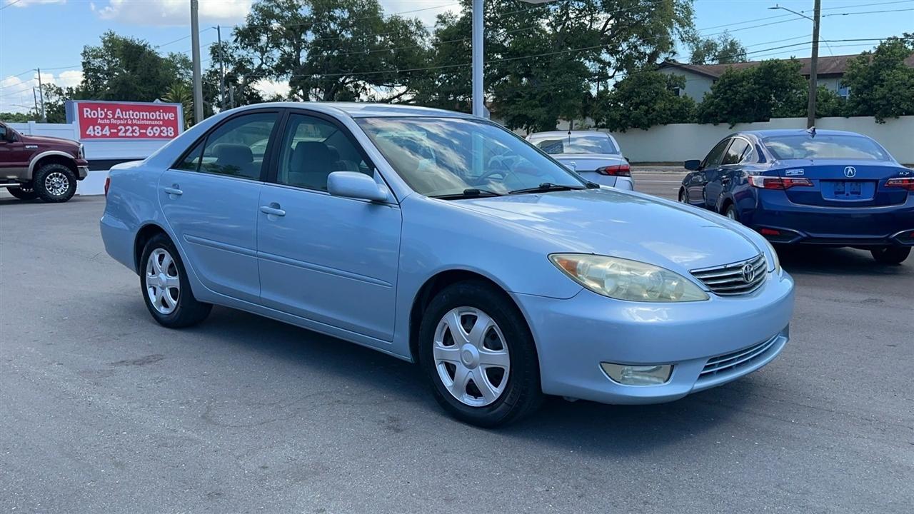 Toyota Camry 4dr Sdn XLE Auto (Natl) 2005
