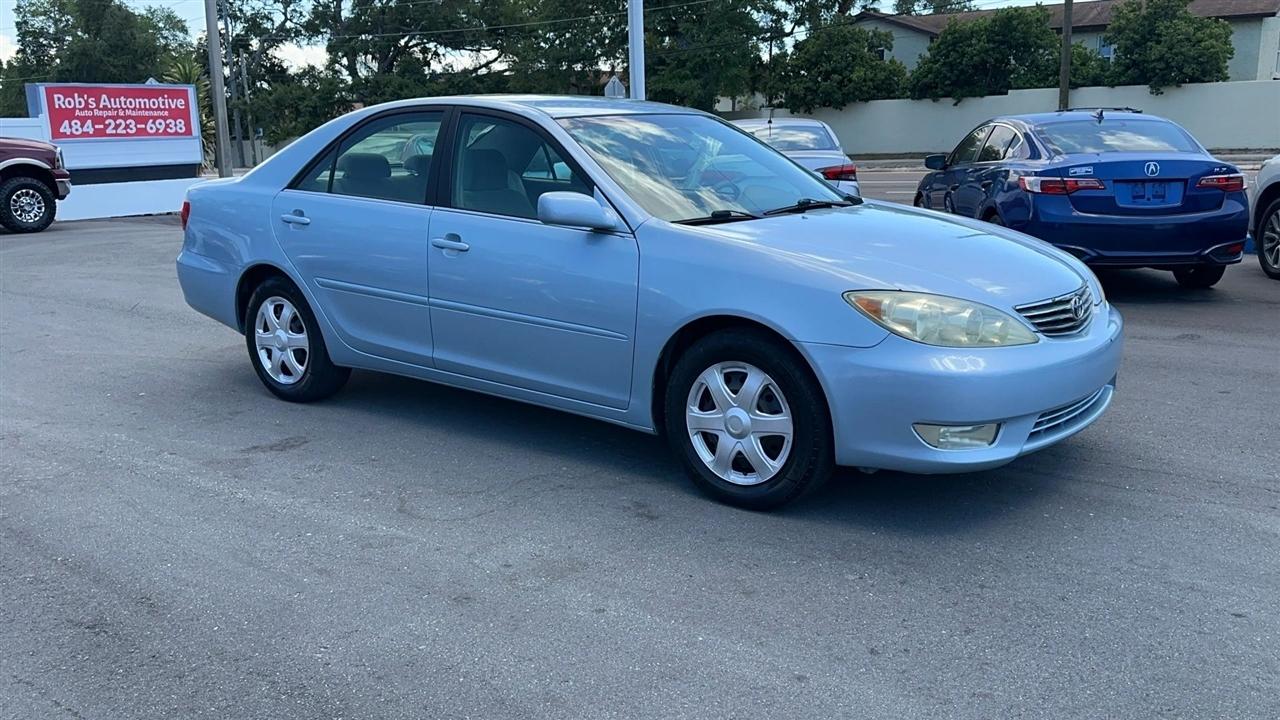 Toyota Camry 4dr Sdn XLE Auto (Natl) 2005