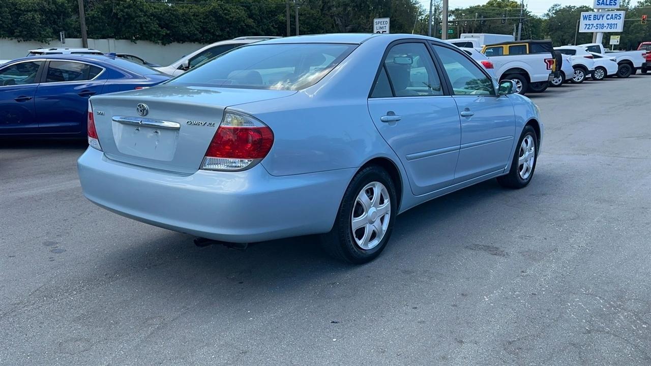 Toyota Camry 4dr Sdn XLE Auto (Natl) 2005