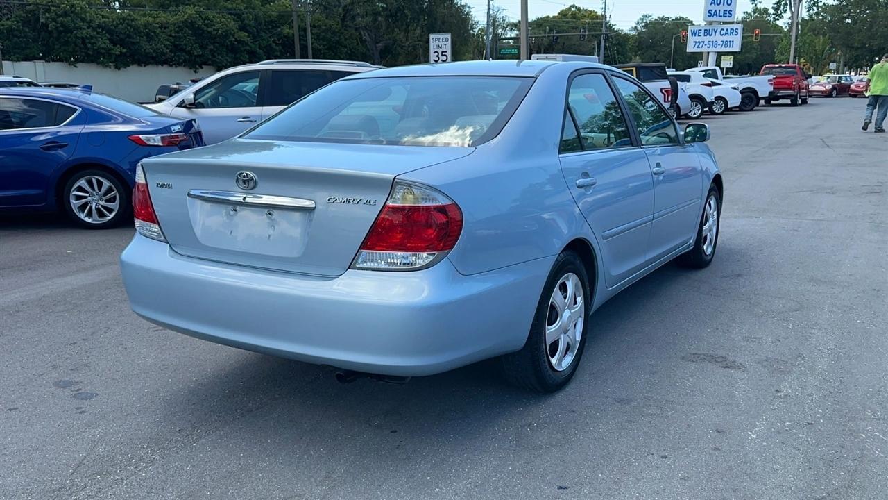 Toyota Camry 4dr Sdn XLE Auto (Natl) 2005