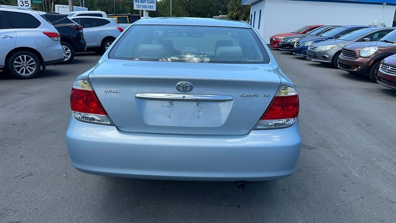 Toyota Camry 4dr Sdn XLE Auto (Natl) 2005