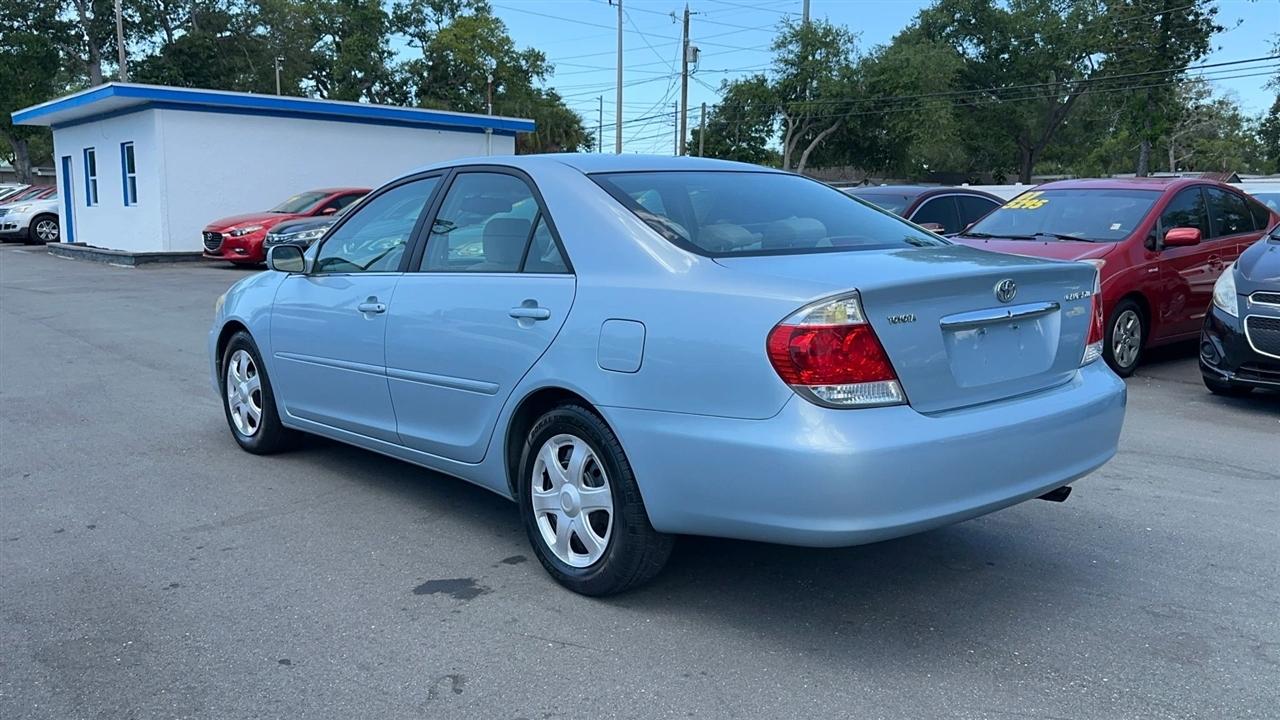 Toyota Camry 4dr Sdn XLE Auto (Natl) 2005