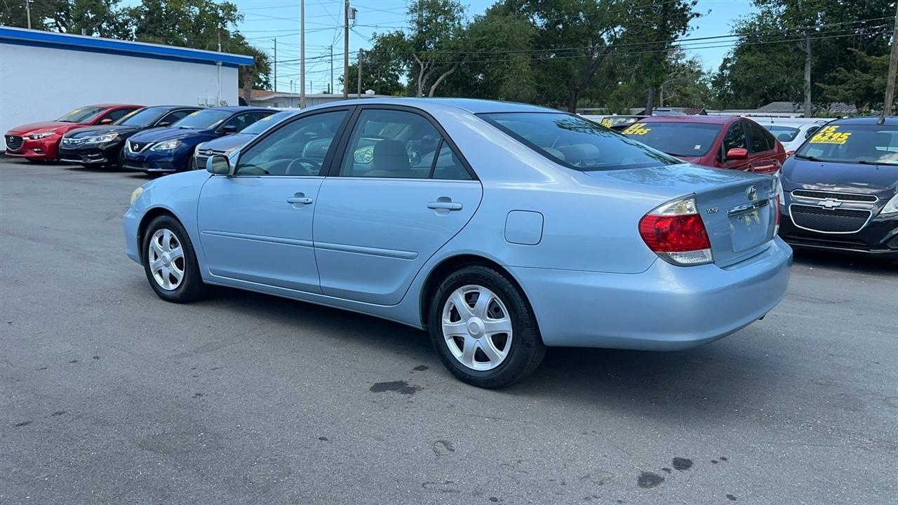 Toyota Camry 4dr Sdn XLE Auto (Natl) 2005