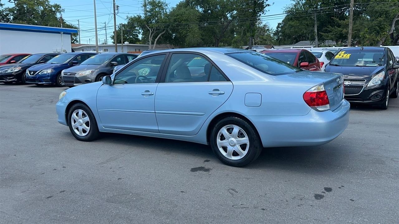 Toyota Camry 4dr Sdn XLE Auto (Natl) 2005