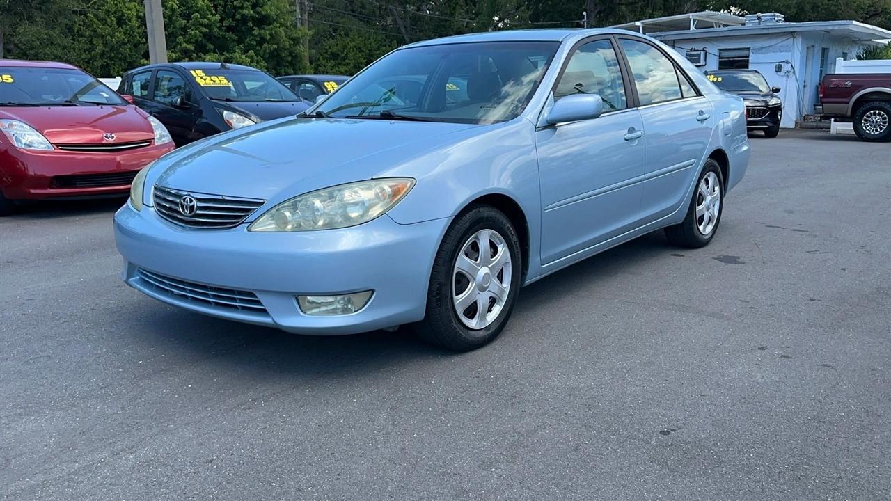 Toyota Camry 4dr Sdn XLE Auto (Natl) 2005