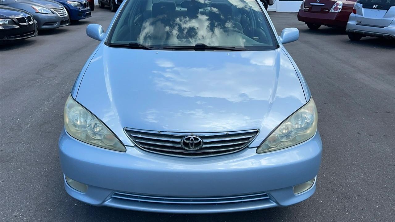 Toyota Camry 4dr Sdn XLE Auto (Natl) 2005