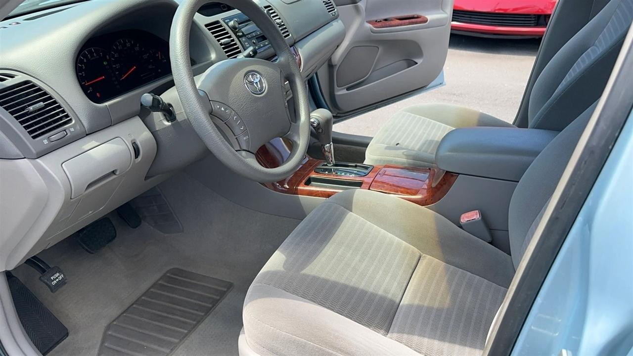 Toyota Camry 4dr Sdn XLE Auto (Natl) 2005