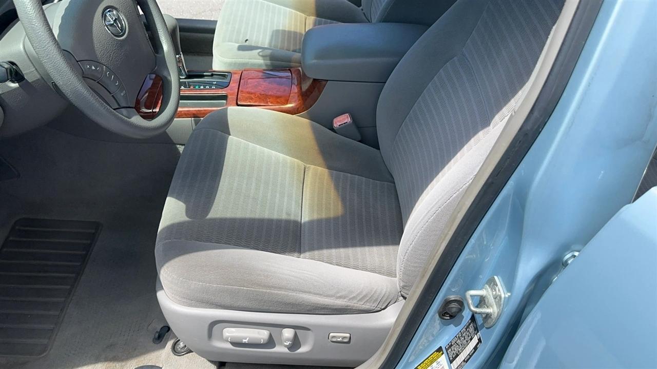 Toyota Camry 4dr Sdn XLE Auto (Natl) 2005