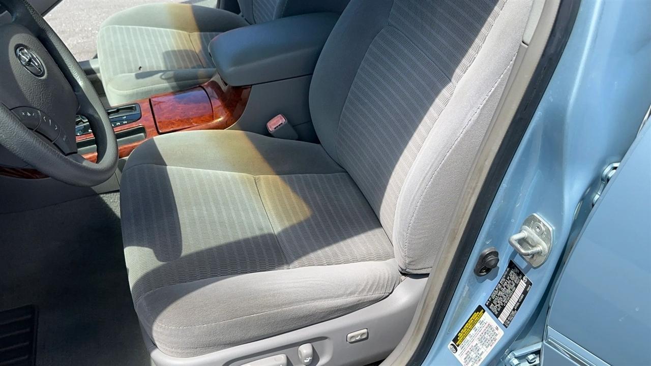 Toyota Camry 4dr Sdn XLE Auto (Natl) 2005