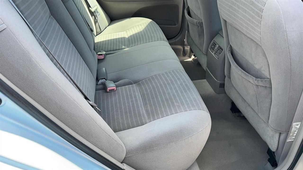 Toyota Camry 4dr Sdn XLE Auto (Natl) 2005