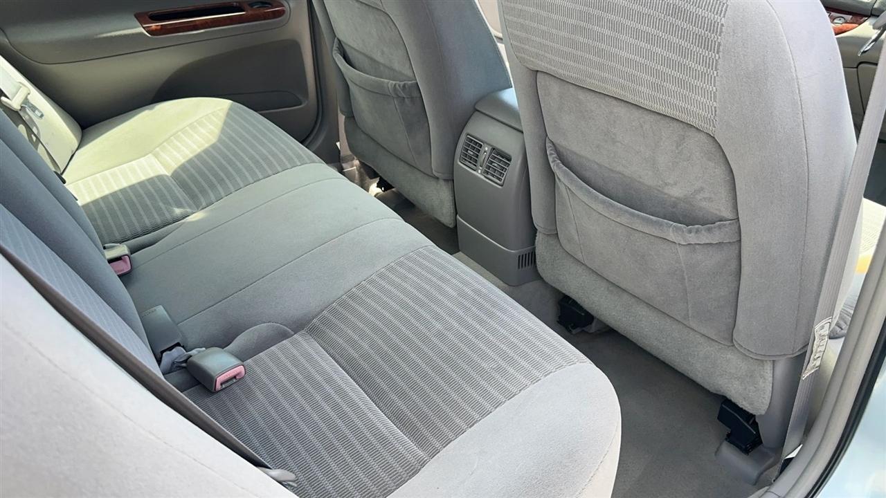 Toyota Camry 4dr Sdn XLE Auto (Natl) 2005