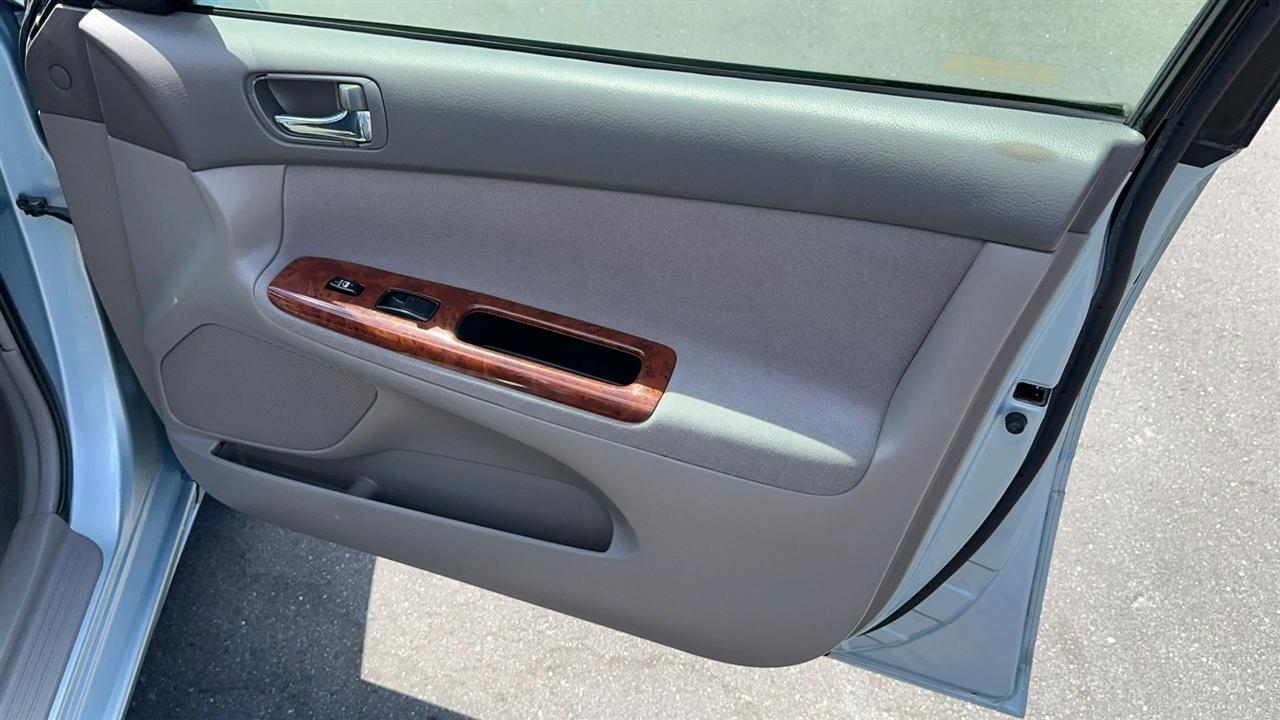 Toyota Camry 4dr Sdn XLE Auto (Natl) 2005