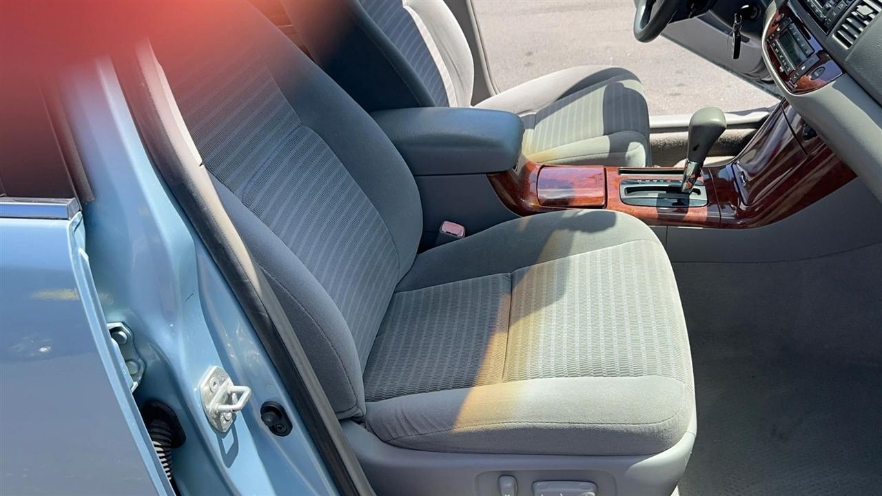 Toyota Camry 4dr Sdn XLE Auto (Natl) 2005