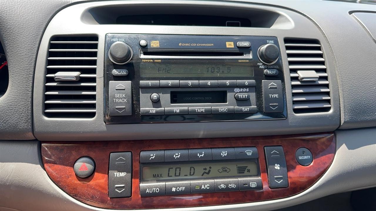 Toyota Camry 4dr Sdn XLE Auto (Natl) 2005