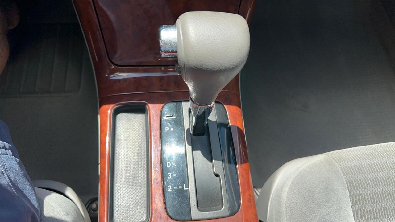 Toyota Camry 4dr Sdn XLE Auto (Natl) 2005