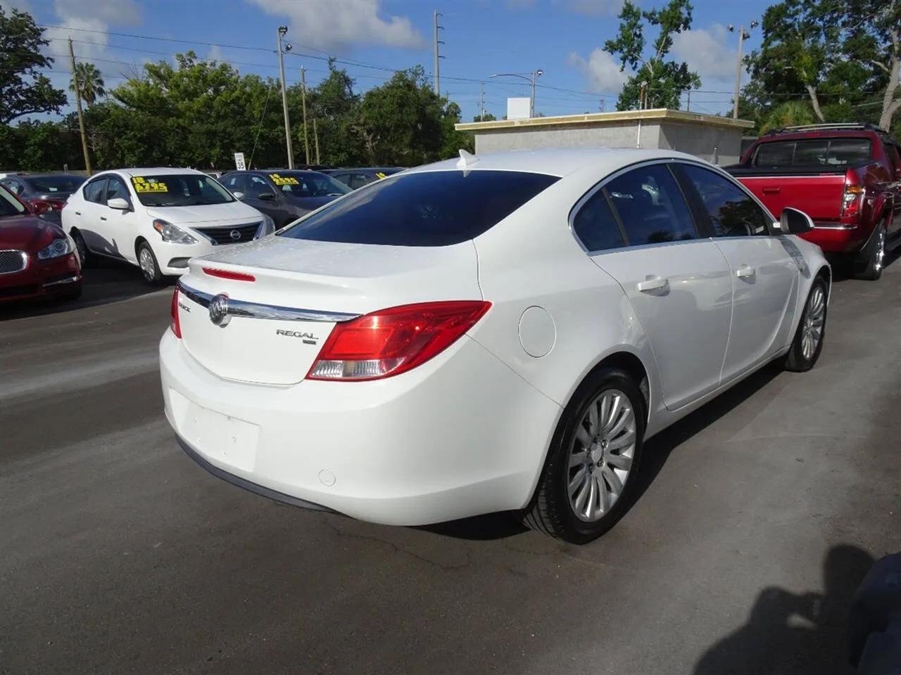 Buick Regal 4dr Sdn CXL RL2 (Russelsheim) *Ltd Avail* 2011