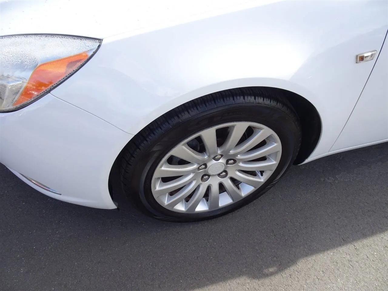 Buick Regal 4dr Sdn CXL RL2 (Russelsheim) *Ltd Avail* 2011