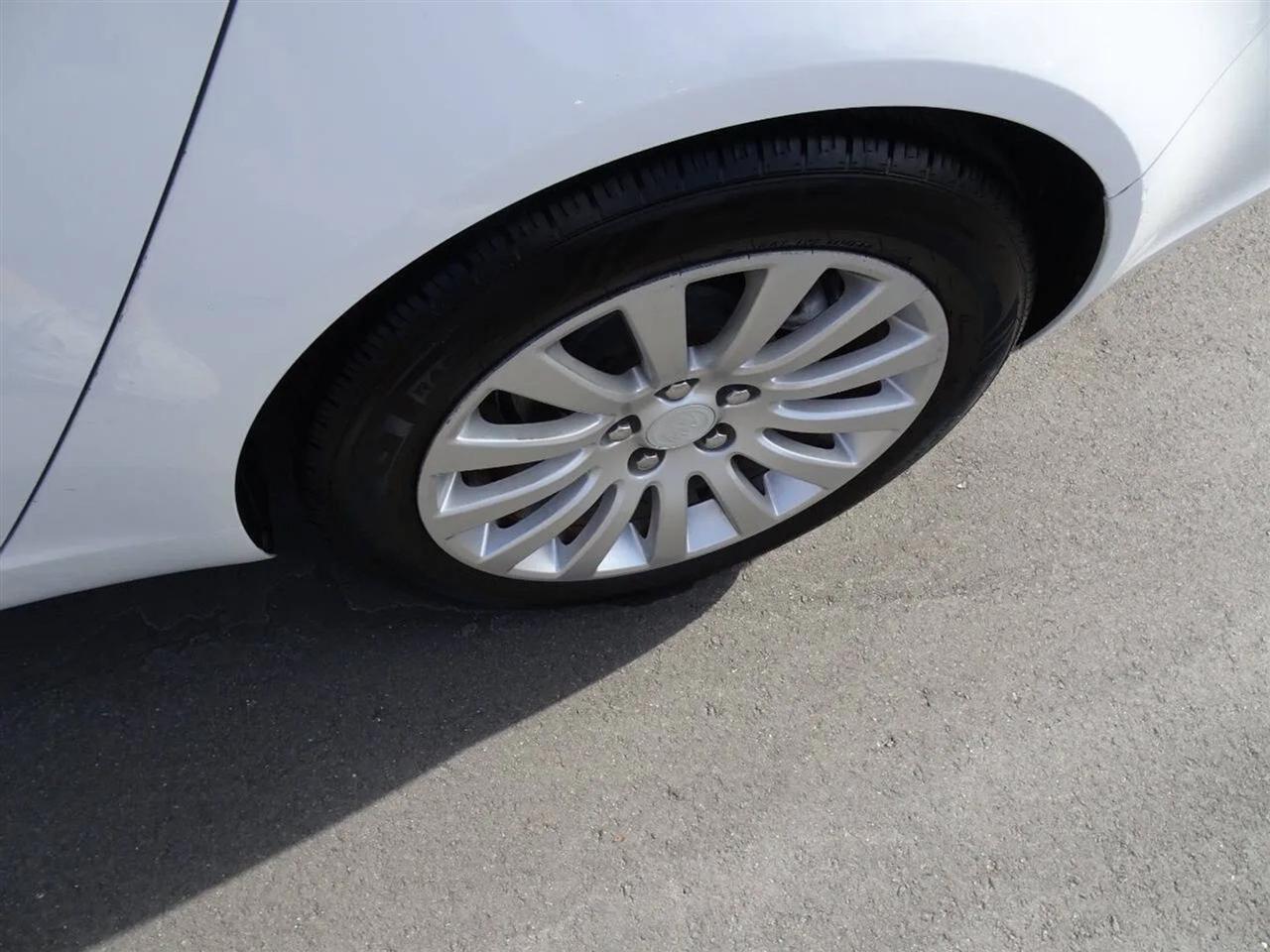 Buick Regal 4dr Sdn CXL RL2 (Russelsheim) *Ltd Avail* 2011